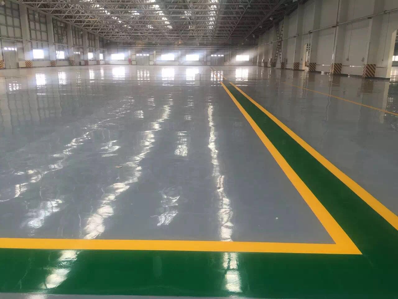 環(huán)氧地坪漆的防水與防潮性能：保護(hù)家庭免受水患的影響
